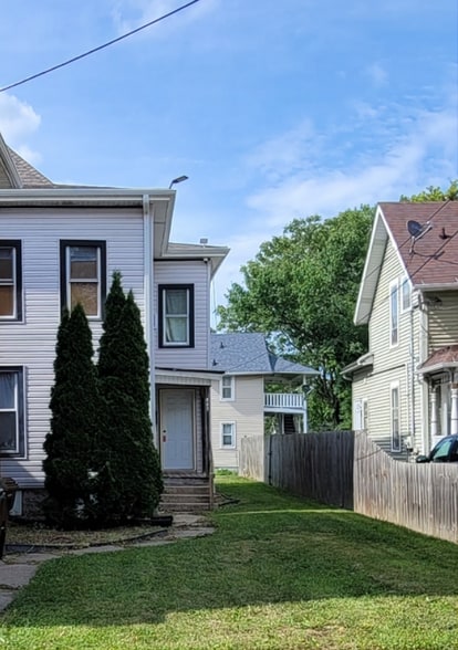 Primary Photo - 627 Kent St