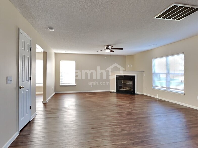 Building Photo - 235 Emerald Isle Dr