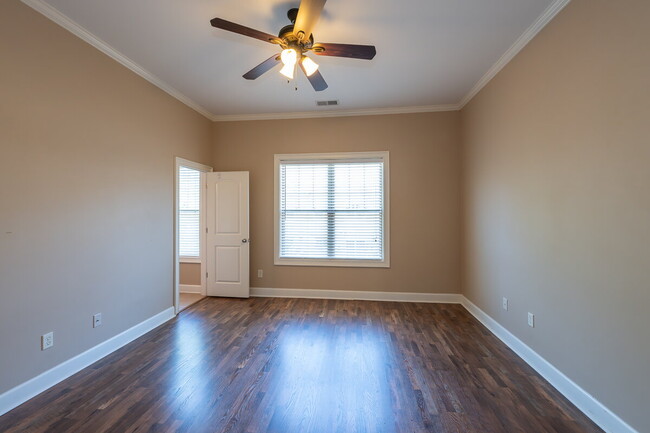 Building Photo - 913 Telfair Close