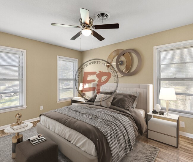 Building Photo - 817 Lawrence Dr