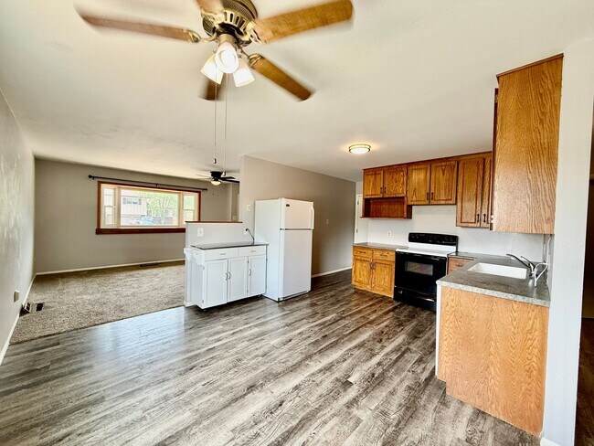 Building Photo - Tulip Way 4125-4127