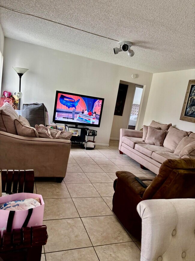 Building Photo - 3530 Pine Needle Dr