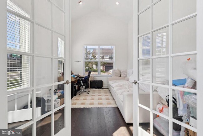 Building Photo - 2 Dogleg Ln