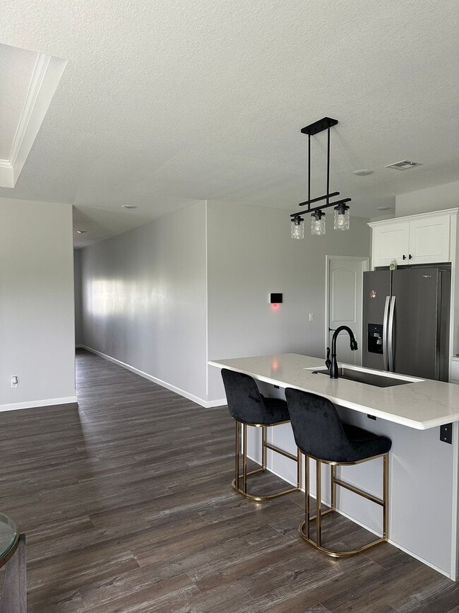 Building Photo - Gorgeous New Build!