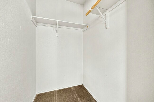 Building Photo - 2207 Stoneham Ct