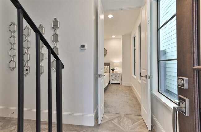 Building Photo - 4527 Graustark St