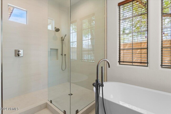 Building Photo - 9356 E Horseshoe Bend Dr
