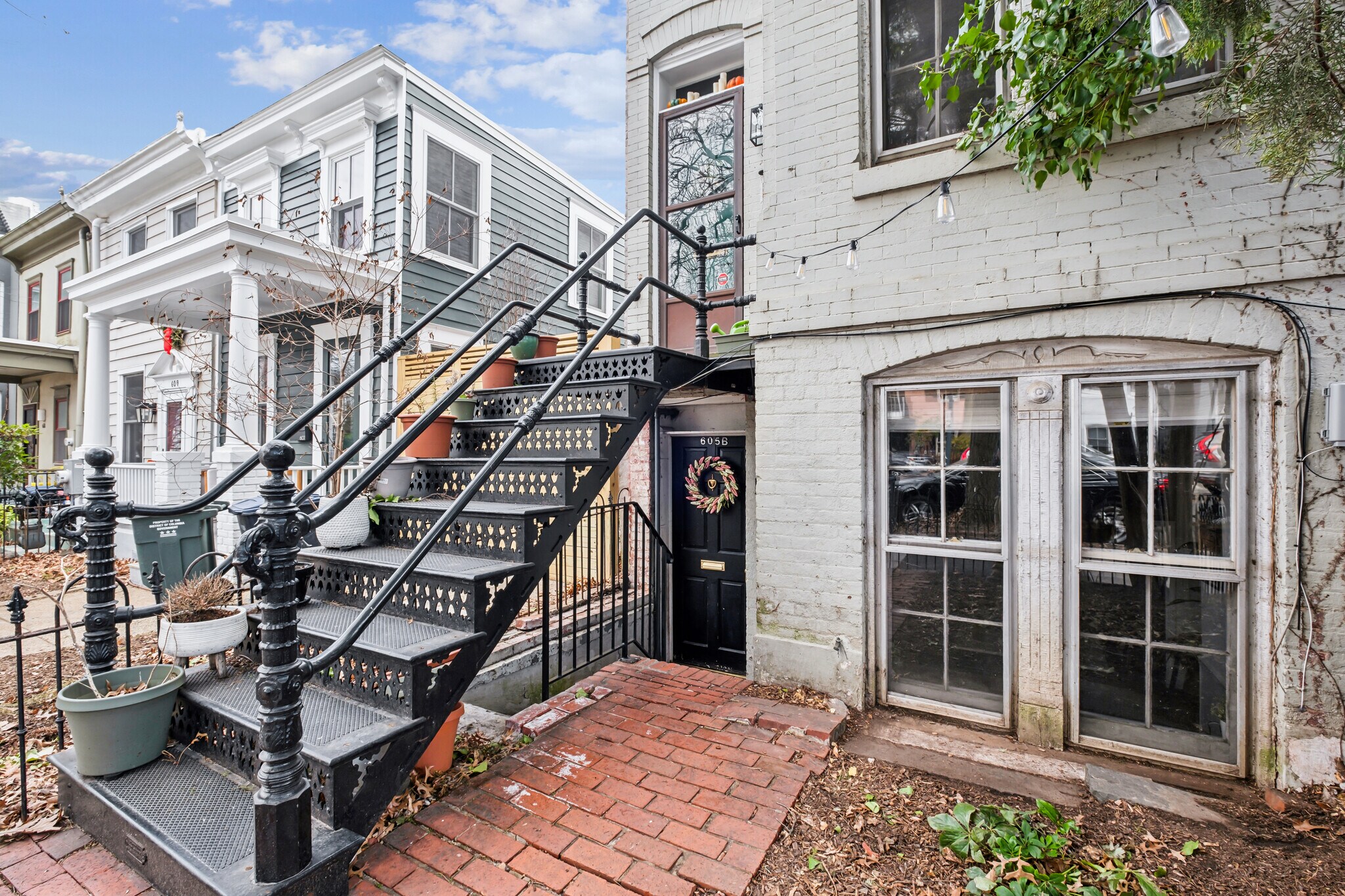 Building Photo - 605 E St SE