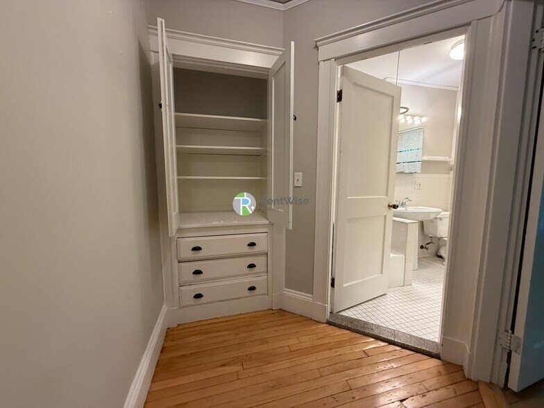 Building Photo - 11 Story St