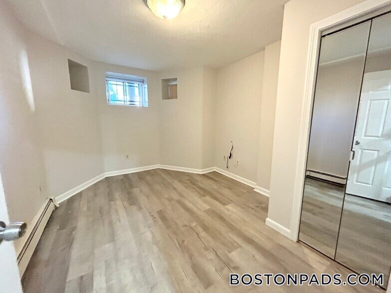 Building Photo - 92 Hammond St