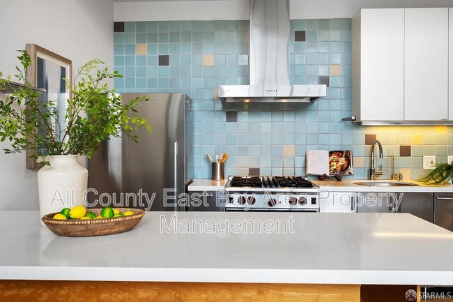 Building Photo - 1018 4th Ave