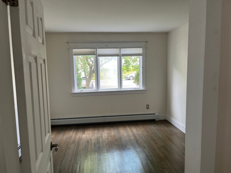 Building Photo - 963 Bard Ave