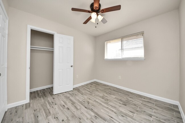 Building Photo - 11915 Binghamton Dr