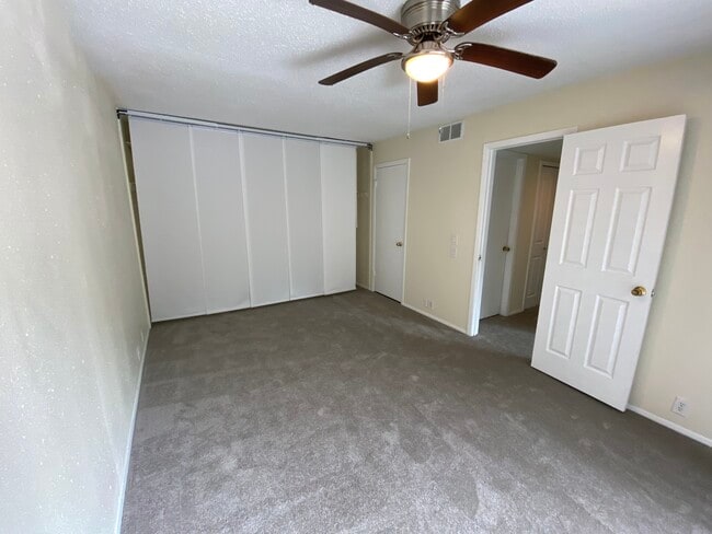 Building Photo - 2704 Stonehaven Ct