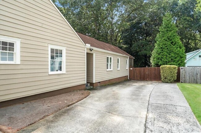 Building Photo - 259 Spence Ave SE