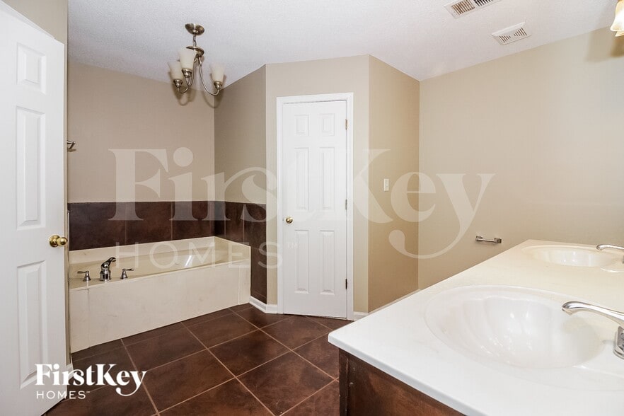 Building Photo - 2554 Plum Creek Dr