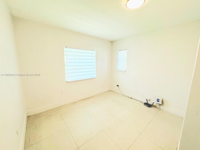 Building Photo - 1129 NW 30th St