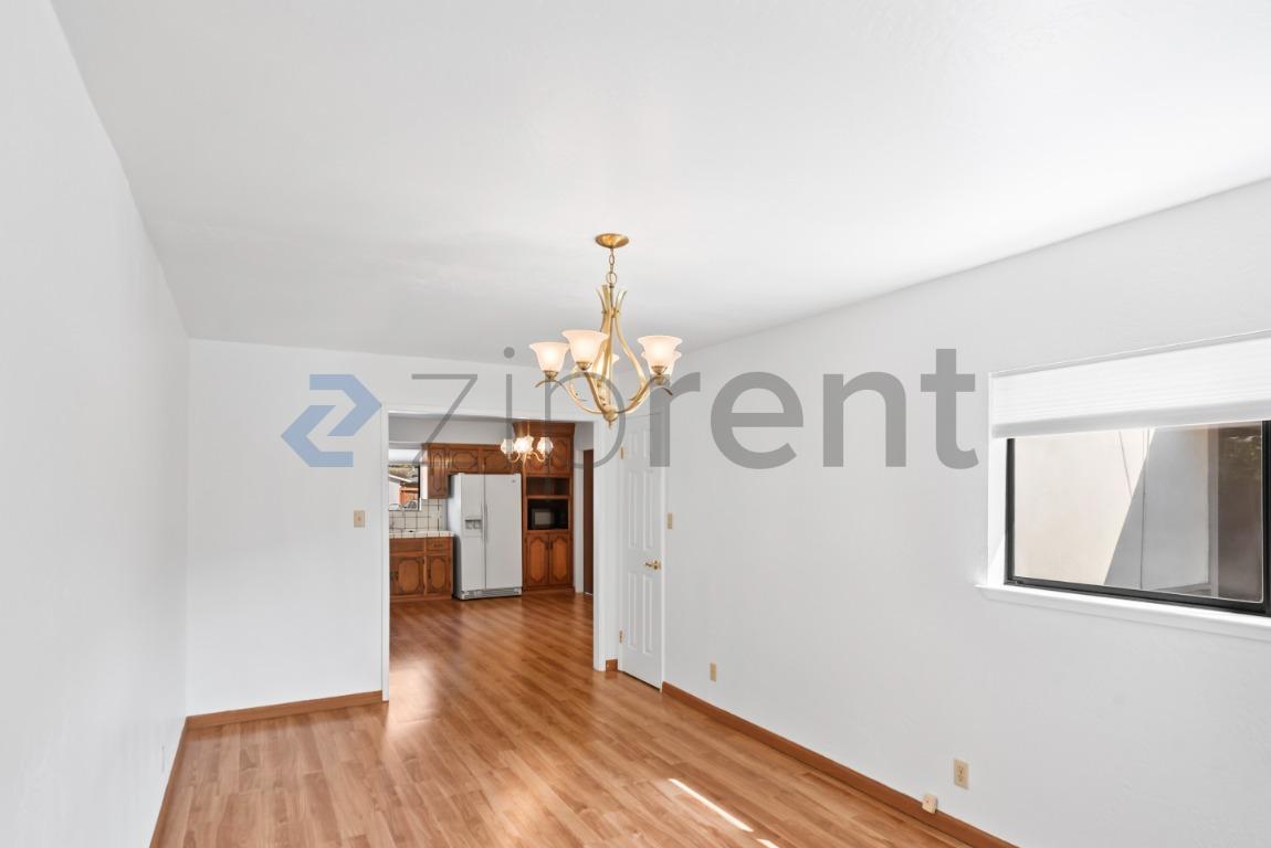Building Photo - Unit