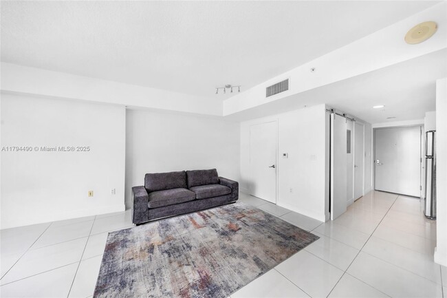 Building Photo - 1750 N Bayshore Dr