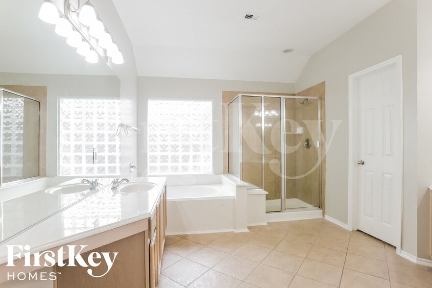 Building Photo - 5411 Baldwin Elm St