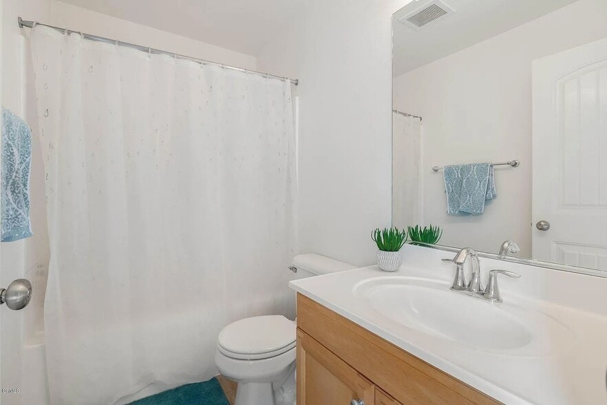 Building Photo - 608 Flathead River St