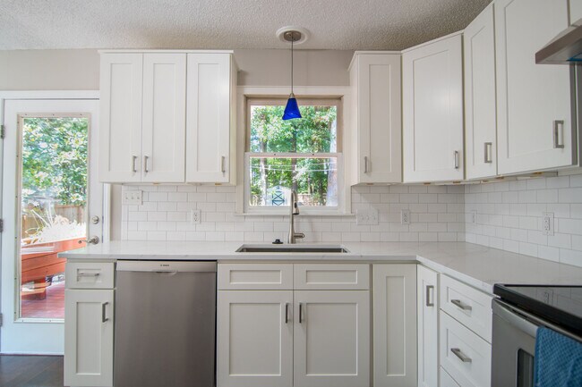 Building Photo - 4801 Buttonbush Dr