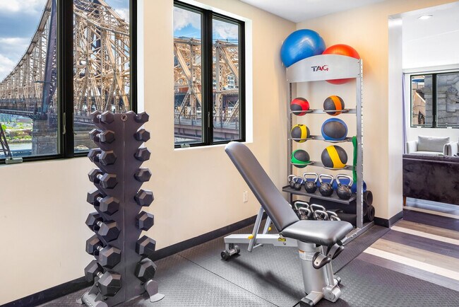 Building Photo - 4 York Ave