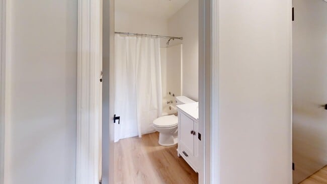 Building Photo - N Cedarbrook Bungalow