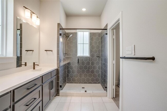 Building Photo - Stylish, Upgraded 3-bedroom, 2.5 bathroom ...