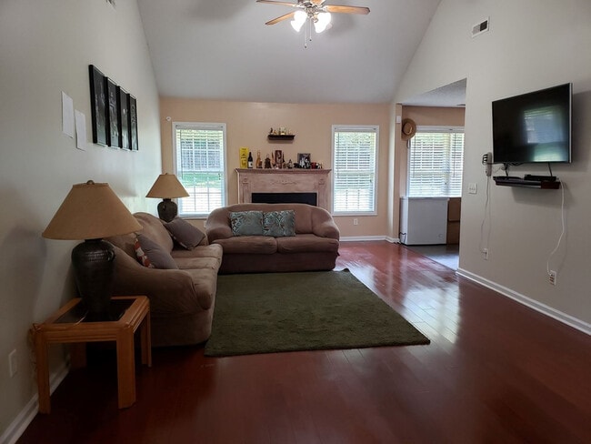 Building Photo - 3035 Old York Rd