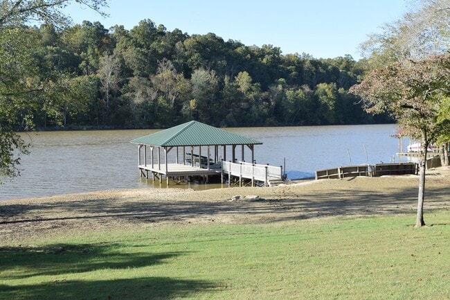 Building Photo - Lake Front 1 Bedroom Apartment - Large Garage & Boat Parking
