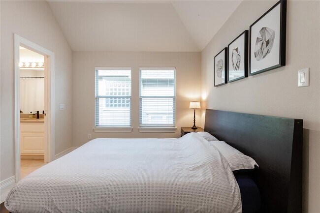 Building Photo - 2619 Colby St