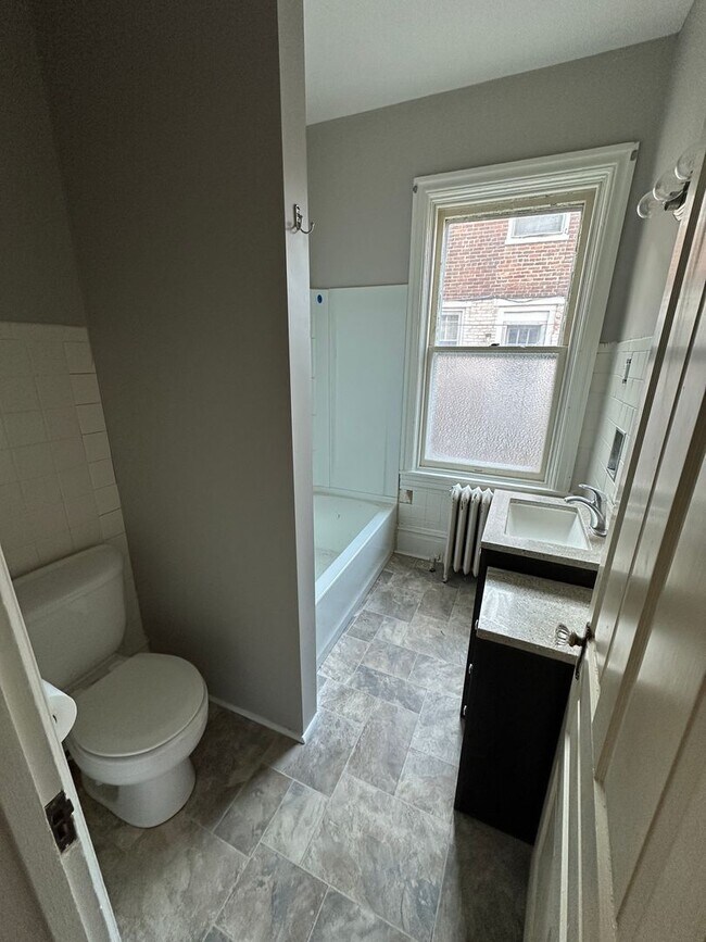 Building Photo - 114 S West St