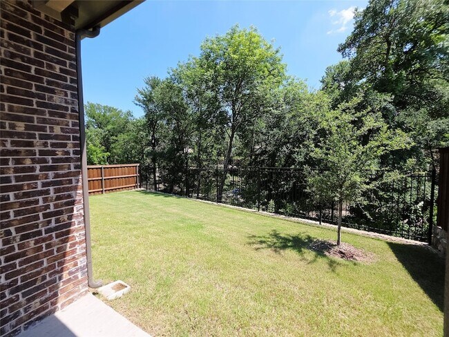 Building Photo - 2222 Vigilance Ct