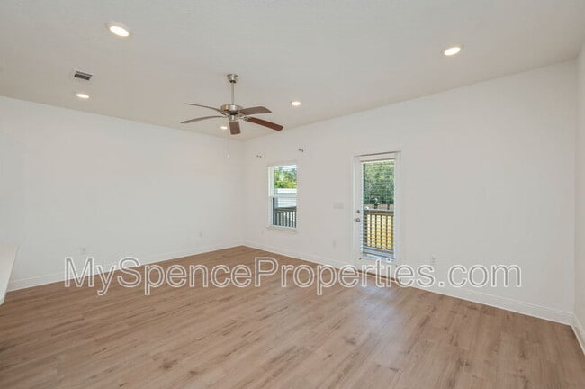 Building Photo - 5 Renea Cv