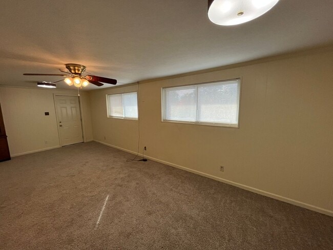 Building Photo - Great Family Home, Located off of Moon Road. Must See!!