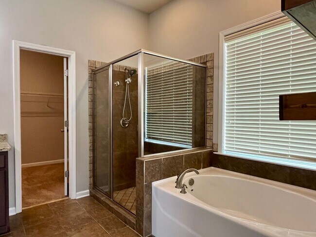 Building Photo - Deer Creek - 4BR/ 2 story/ 2500+SQFT