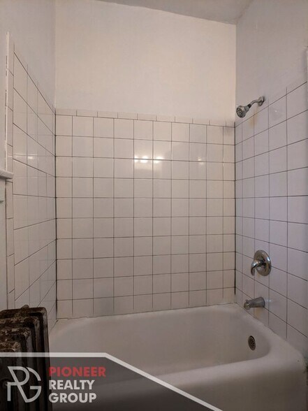 Building Photo - 4829 N Damen Ave