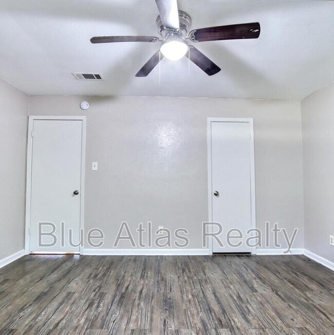 Building Photo - 3901 Royal Crest Dr