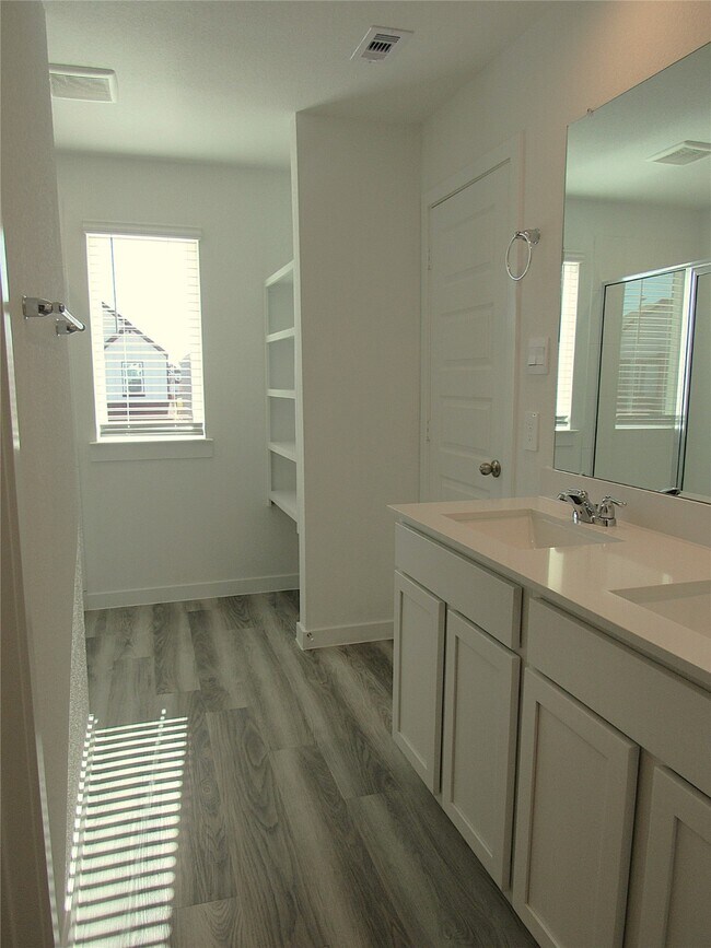 Building Photo - 2807 Glengary River Wy