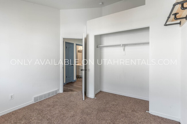 Building Photo - 763 E 80 S