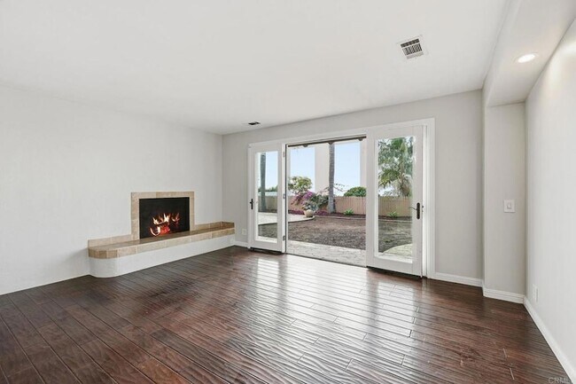 Building Photo - 2205 Cameo Rd