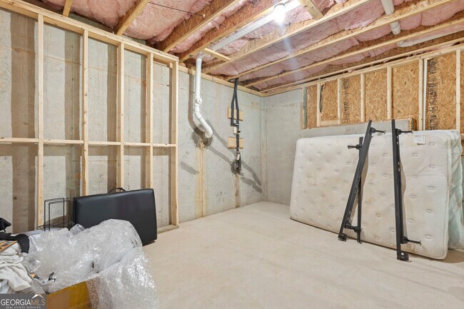 Building Photo - 3645 Beaconfield Ct SE
