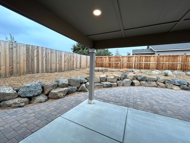Building Photo - Beautiful 3 Bedroom / 2 Bathroom Home in S...