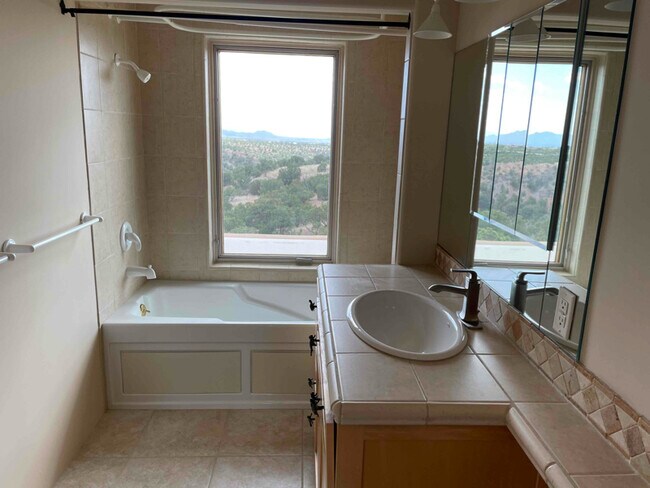 Building Photo - 4 Old Agua Fria Rd E