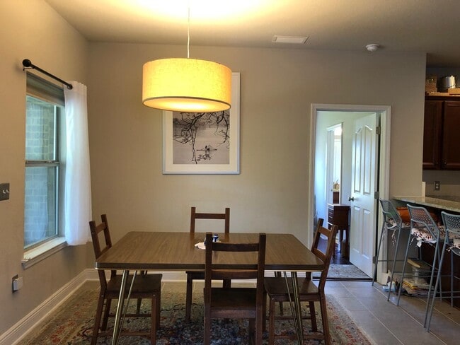Building Photo - 554 Camellia Ct