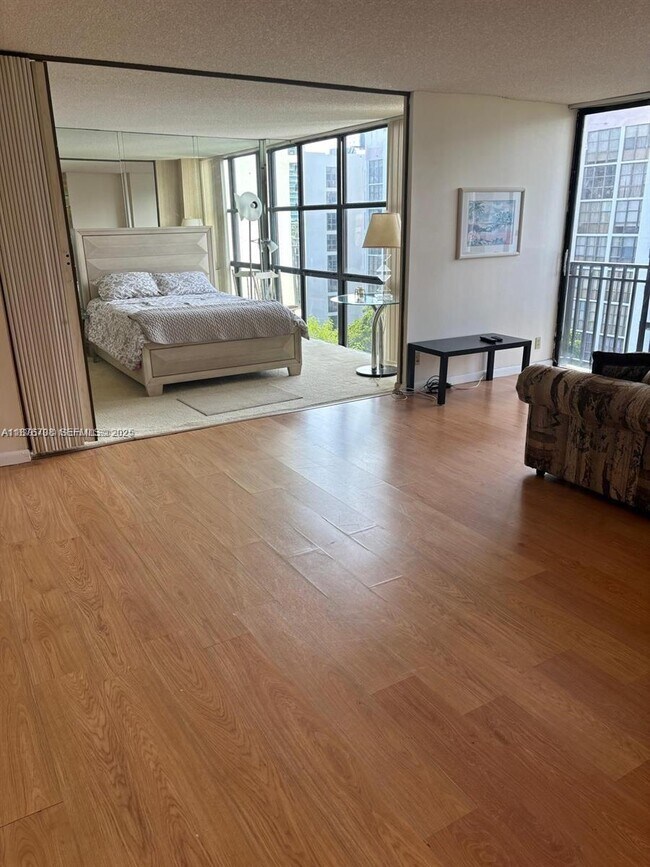 Building Photo - 17011 N Bay Rd