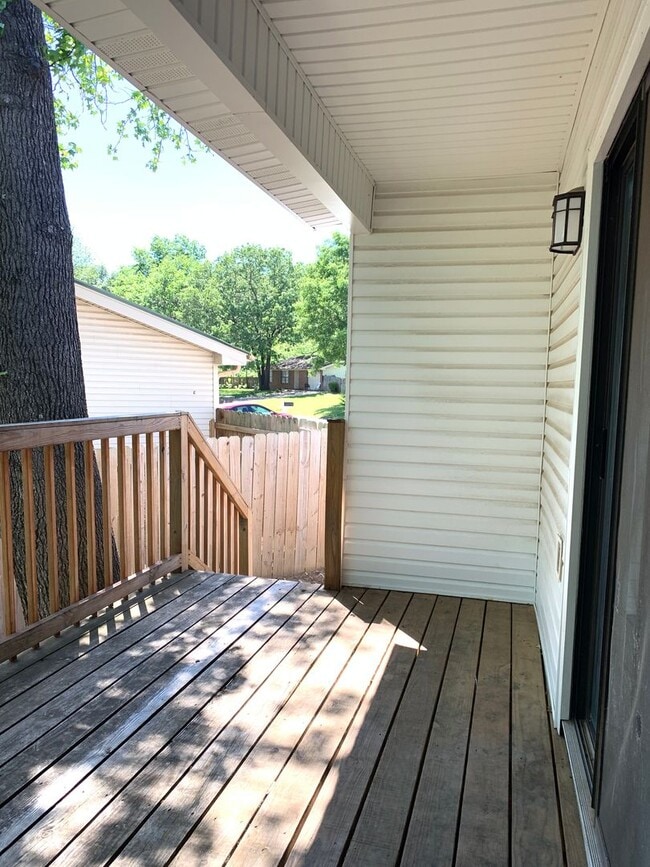 Building Photo - 1707 Wembleton Dr