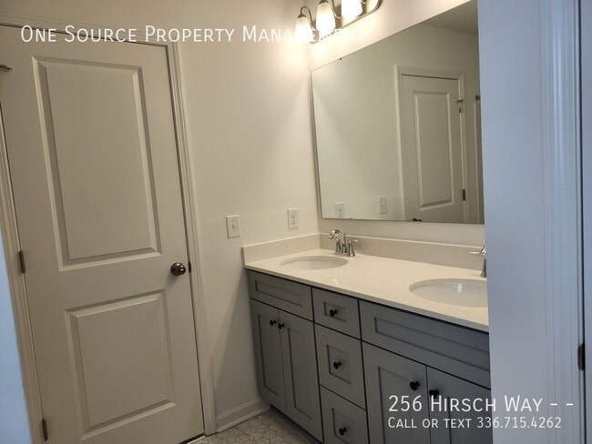 Building Photo - 256 Hirsch Wy