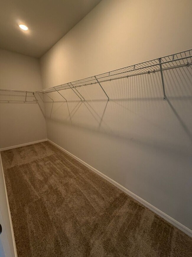 Building Photo - 915 NE 19th St